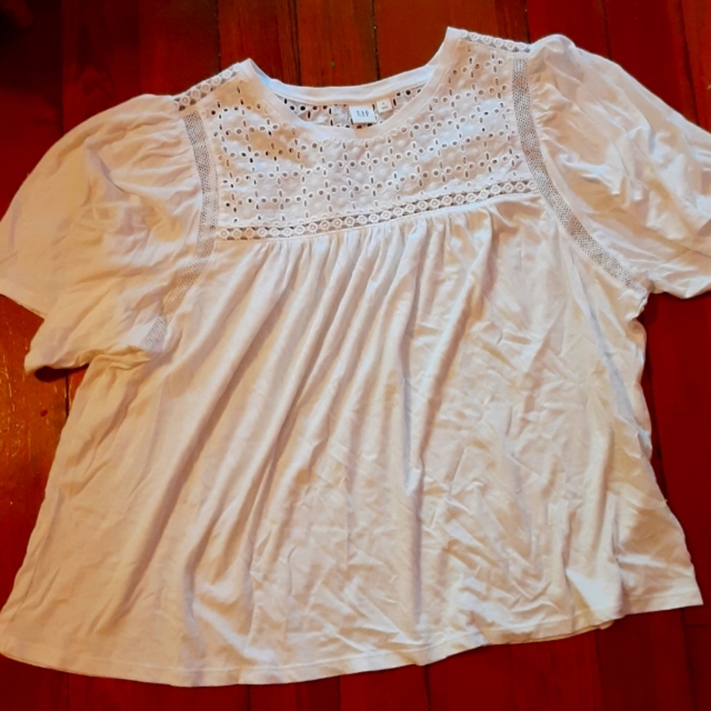 White XL Gap Shirt